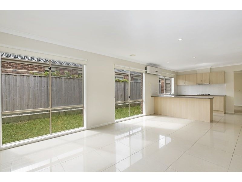 31 Evesham Street, Cranbourne North VIC 3977
