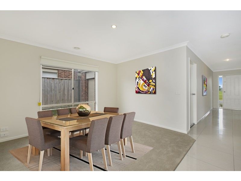 31 Evesham Street, Cranbourne North VIC 3977