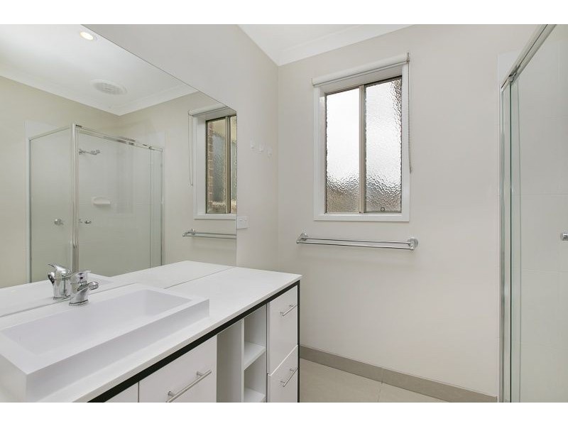 31 Evesham Street, Cranbourne North VIC 3977