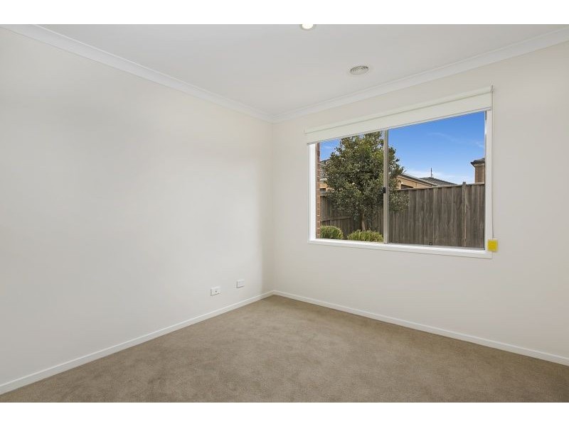 31 Evesham Street, Cranbourne North VIC 3977