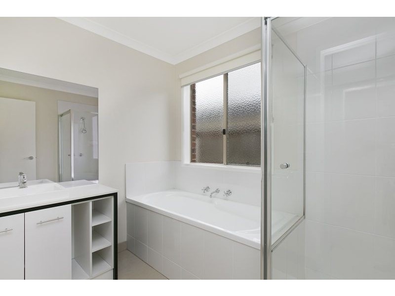 31 Evesham Street, Cranbourne North VIC 3977