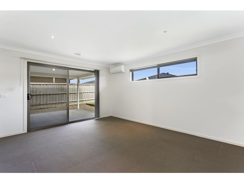 7 Maeve Circuit, Clyde North VIC 3978