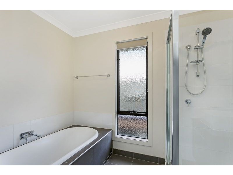 7 Maeve Circuit, Clyde North VIC 3978