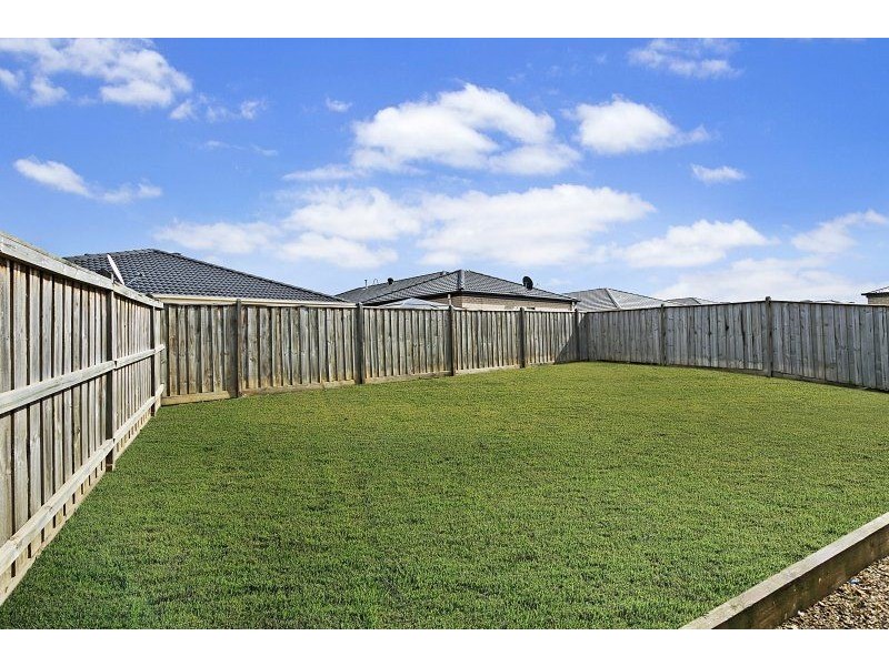 7 Maeve Circuit, Clyde North VIC 3978