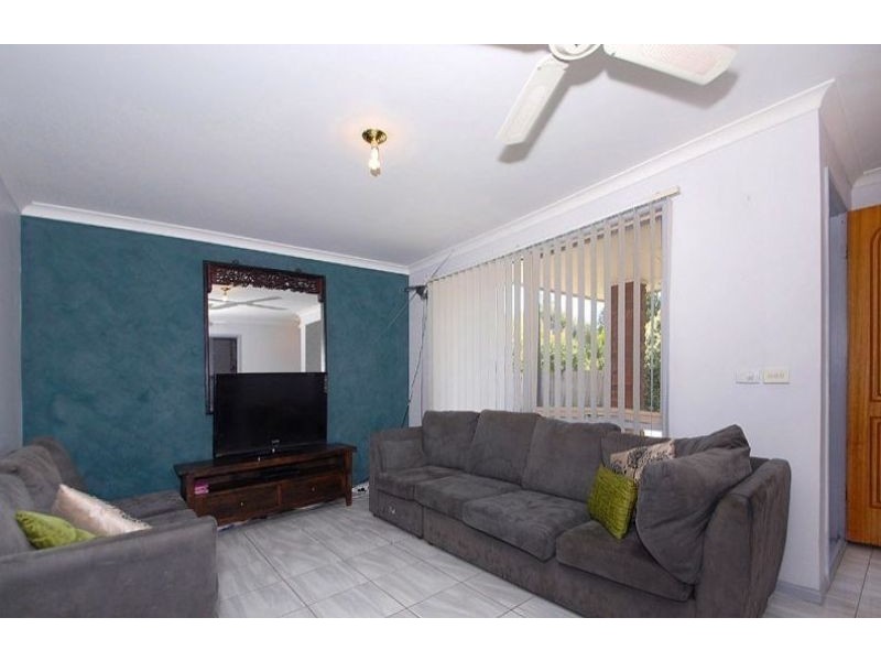 17 Caroline Crescent, Cranbourne West VIC 3977