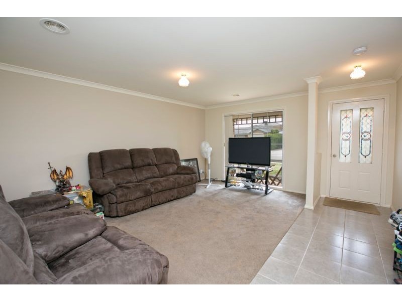 5 Glade Court, Cranbourne VIC 3977