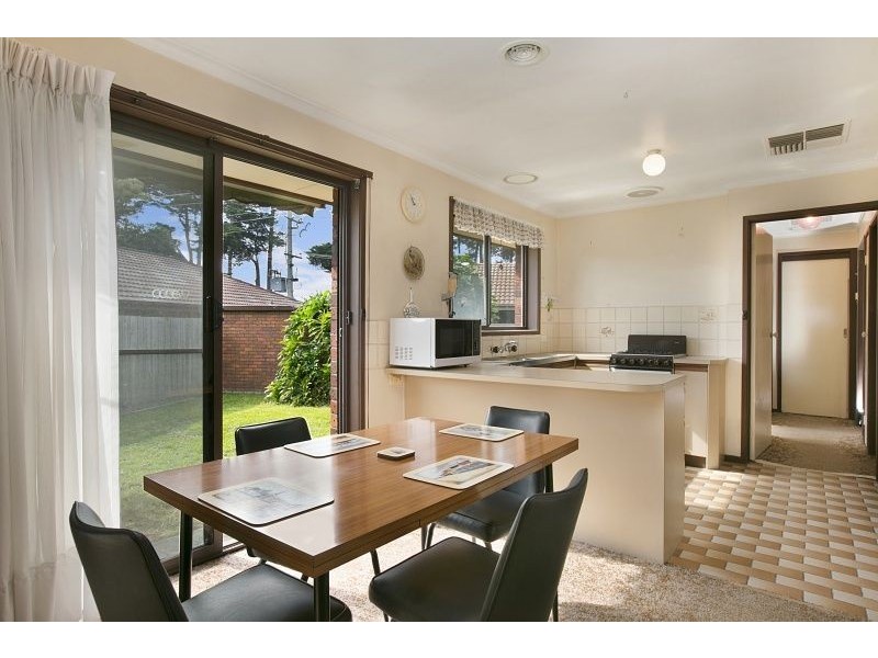 2/111 Cameron Street, Cranbourne VIC 3977