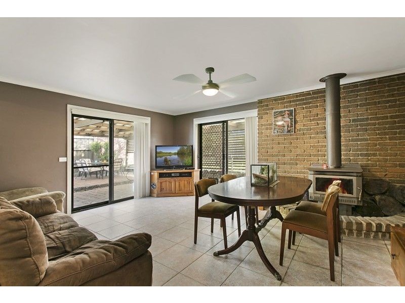 27 Dunbar Avenue, Cranbourne VIC 3977