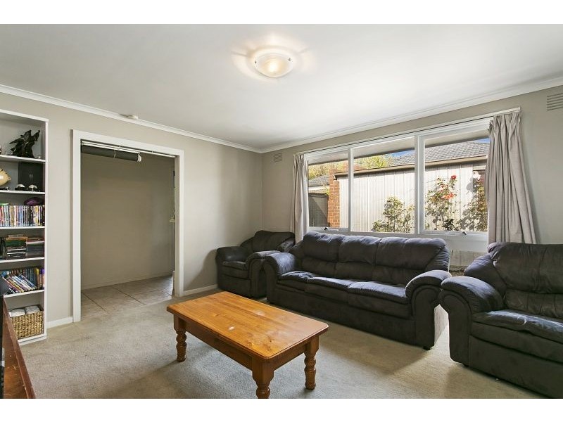 27 Dunbar Avenue, Cranbourne VIC 3977