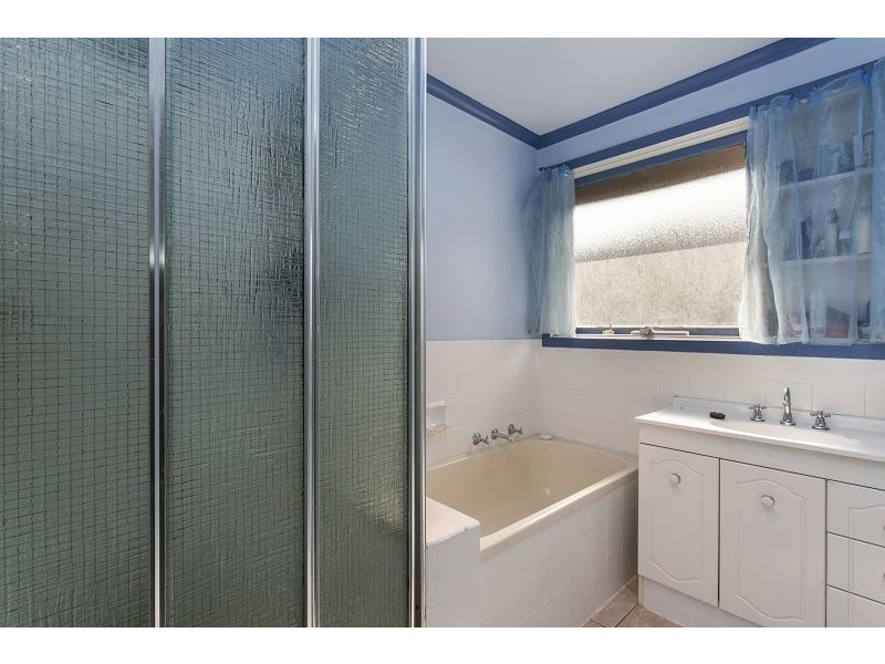 27 Dunbar Avenue, Cranbourne VIC 3977