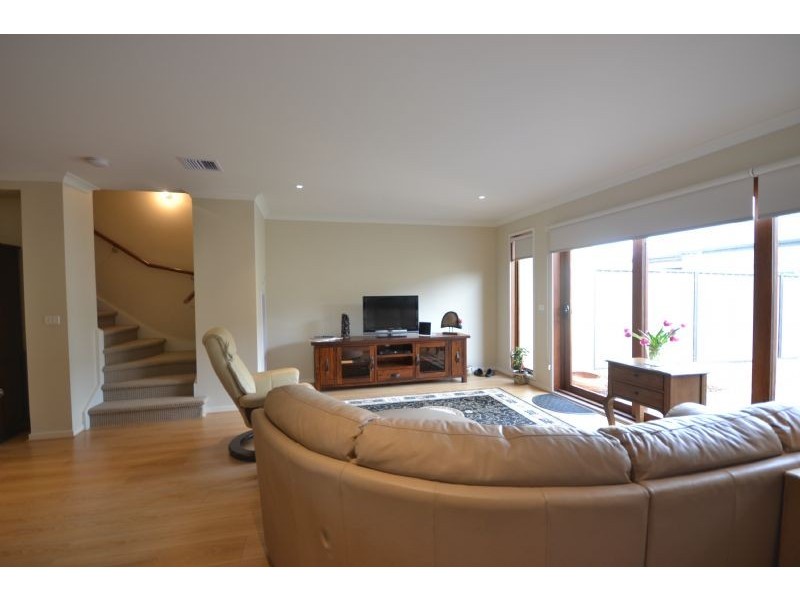 14 Selandra Boulevard, Clyde North VIC 3978