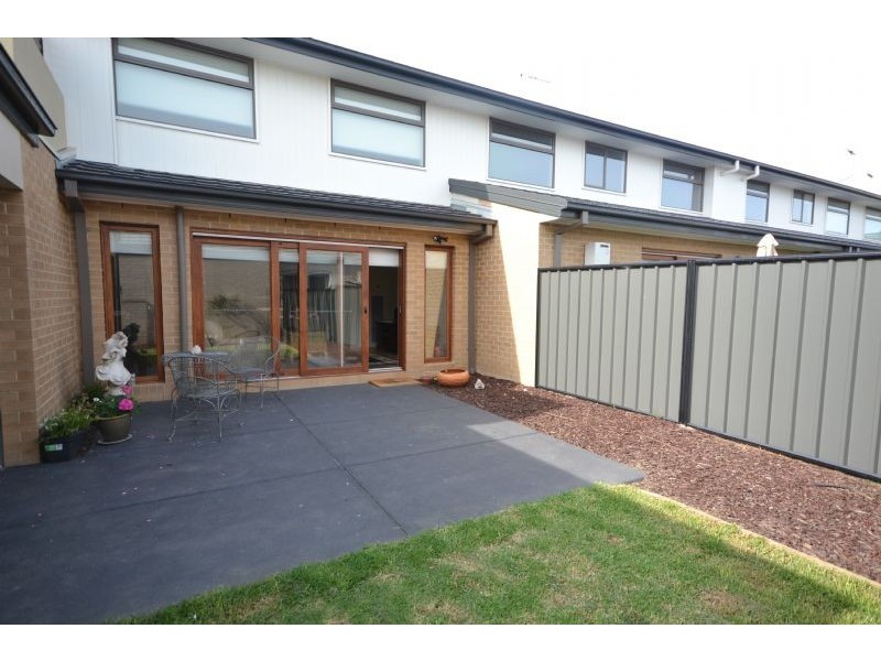 14 Selandra Boulevard, Clyde North VIC 3978