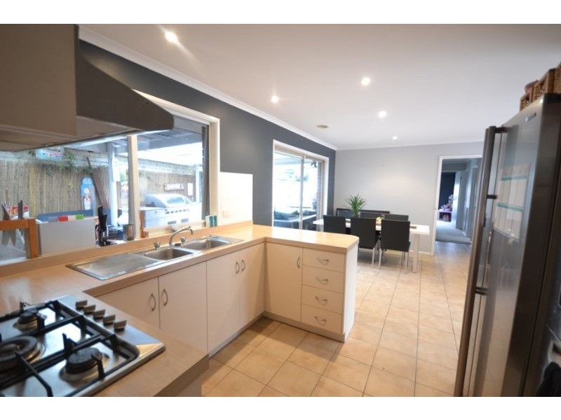 5 Deborah Court, Skye VIC 3977