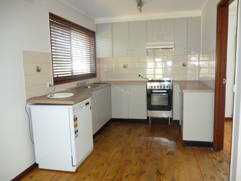 36 Chomley Street, Cranbourne VIC 3977