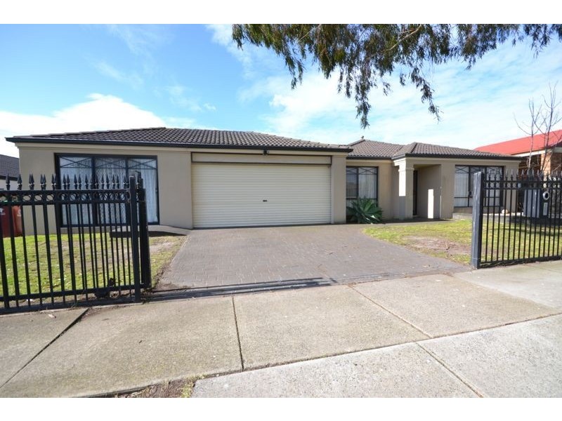 29 Langbourne Drive, Narre Warren South VIC 3805