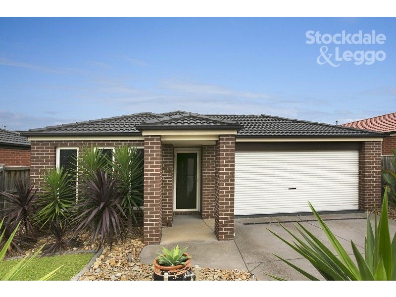 17 Bushranger Boulevard, Cranbourne East VIC 3977