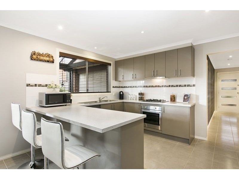 17 Bushranger Boulevard, Cranbourne East VIC 3977