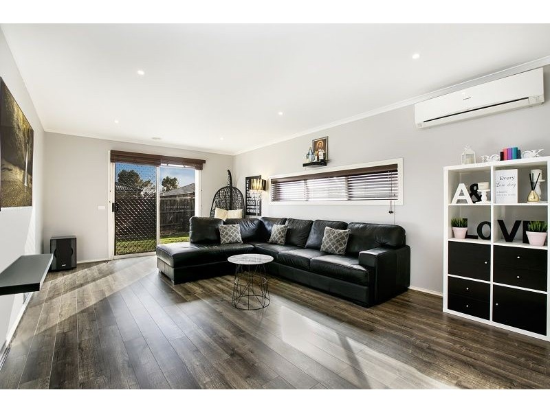 17 Bushranger Boulevard, Cranbourne East VIC 3977