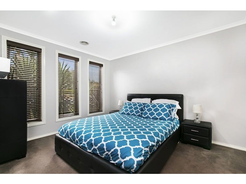 17 Bushranger Boulevard, Cranbourne East VIC 3977