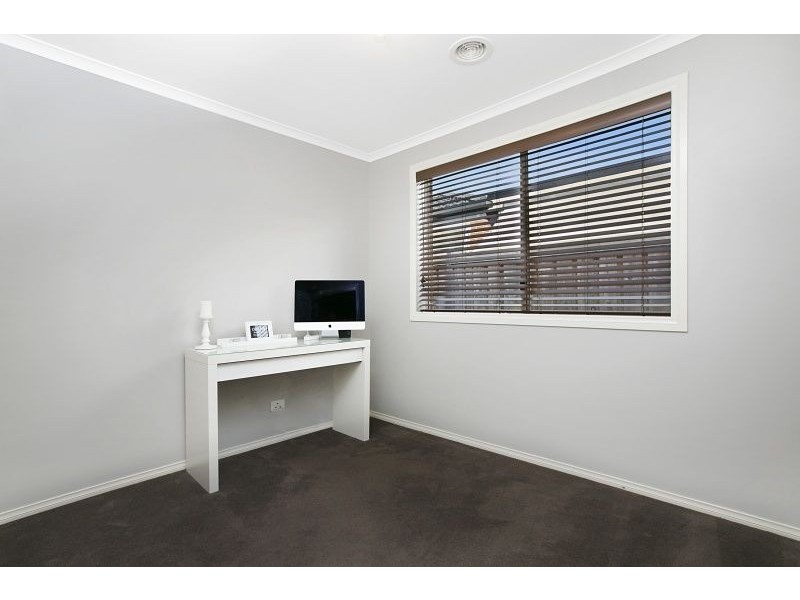 17 Bushranger Boulevard, Cranbourne East VIC 3977