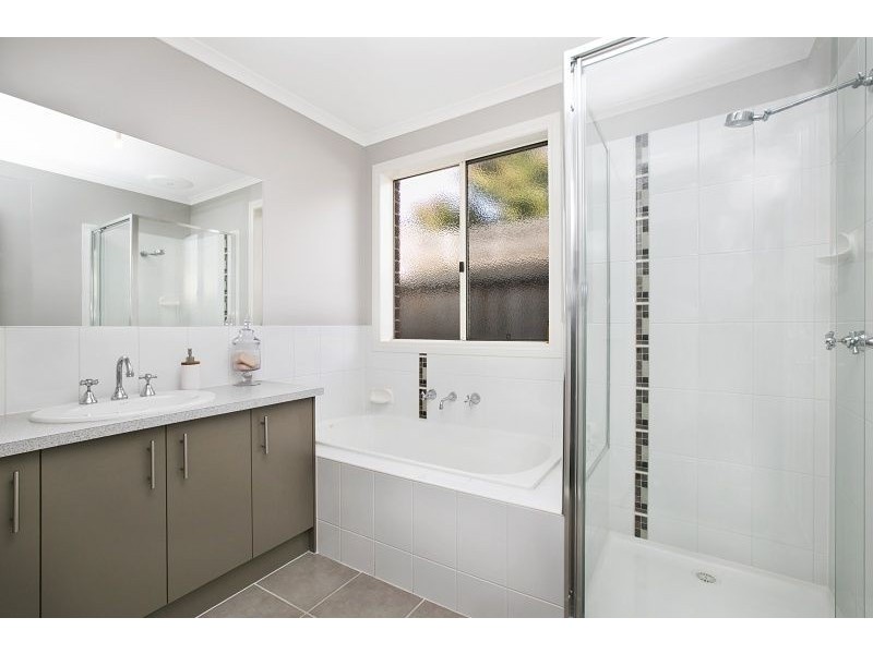 17 Bushranger Boulevard, Cranbourne East VIC 3977