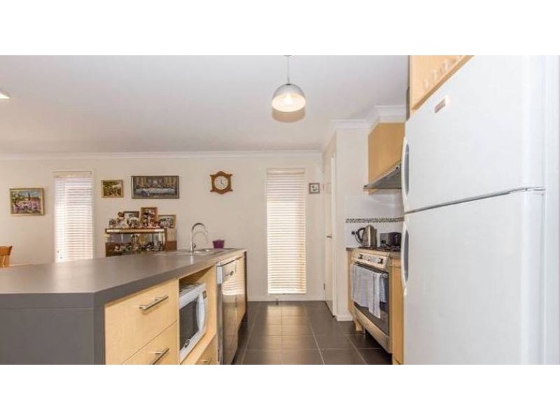 71 Broad Oak Drive, Cranbourne East VIC 3977