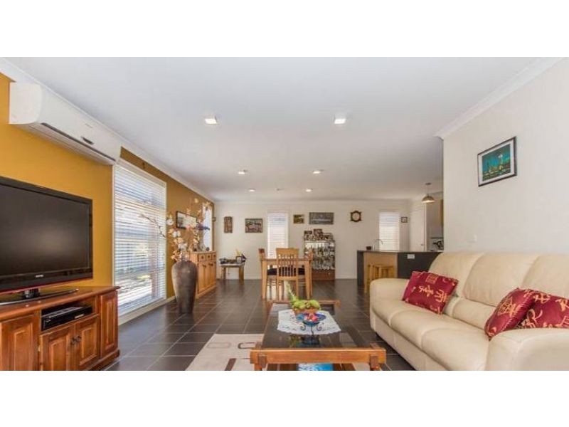 71 Broad Oak Drive, Cranbourne East VIC 3977