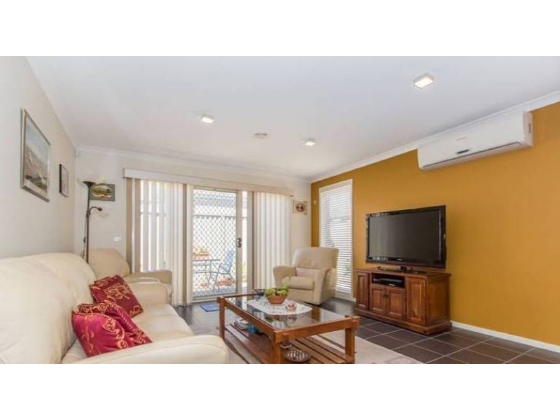 71 Broad Oak Drive, Cranbourne East VIC 3977