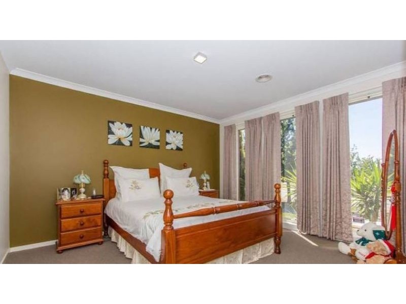 71 Broad Oak Drive, Cranbourne East VIC 3977