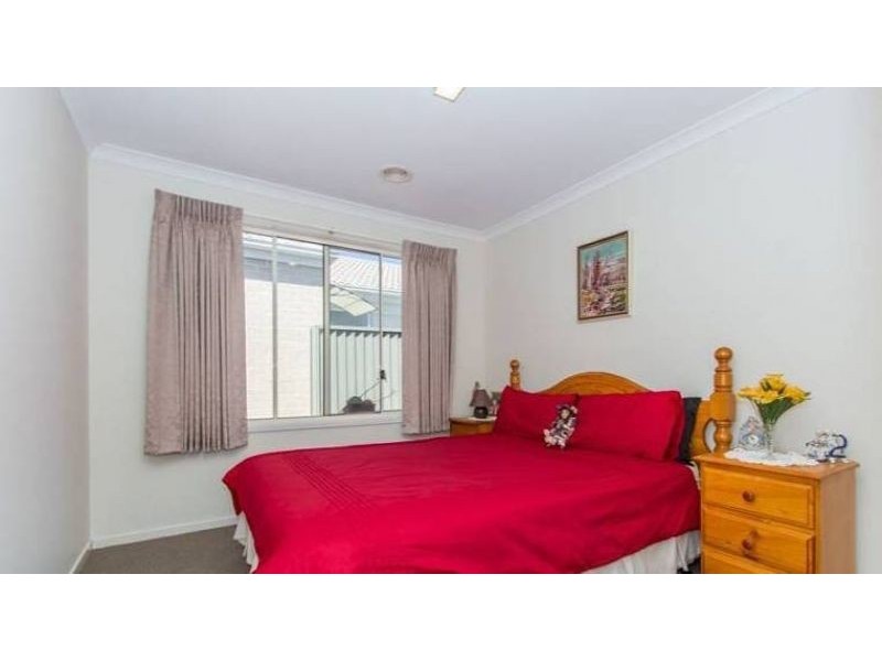 71 Broad Oak Drive, Cranbourne East VIC 3977