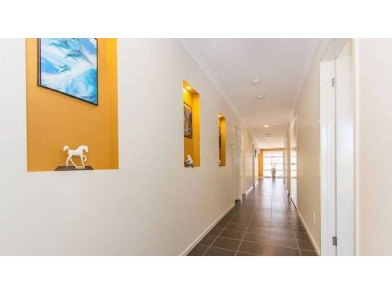 71 Broad Oak Drive, Cranbourne East VIC 3977