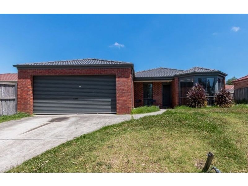 10 Silky Oak Drive, Cranbourne VIC 3977