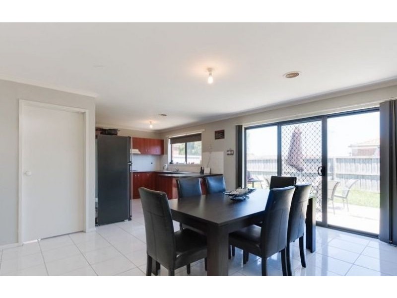 10 Silky Oak Drive, Cranbourne VIC 3977