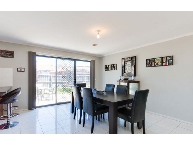 10 Silky Oak Drive, Cranbourne VIC 3977