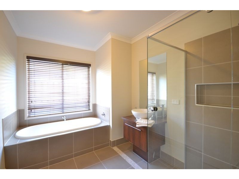 21 Armstrong Street, Cranbourne East VIC 3977