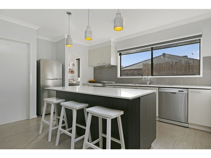 11 Stableford Drive, Cranbourne West VIC 3977