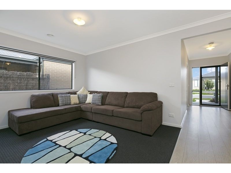 11 Stableford Drive, Cranbourne West VIC 3977