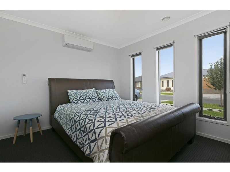 11 Stableford Drive, Cranbourne West VIC 3977