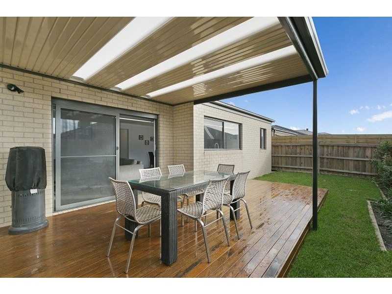 11 Stableford Drive, Cranbourne West VIC 3977