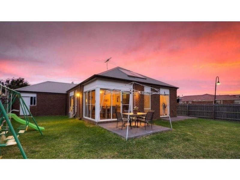 38 Phoenix Avenue, Cranbourne VIC 3977