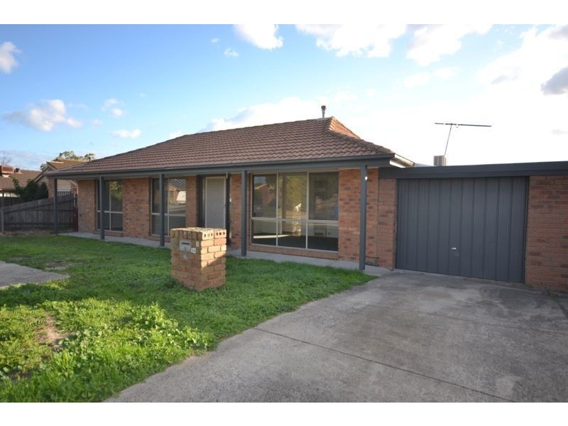 2/54 Elizabeth Street, Cranbourne North VIC 3977