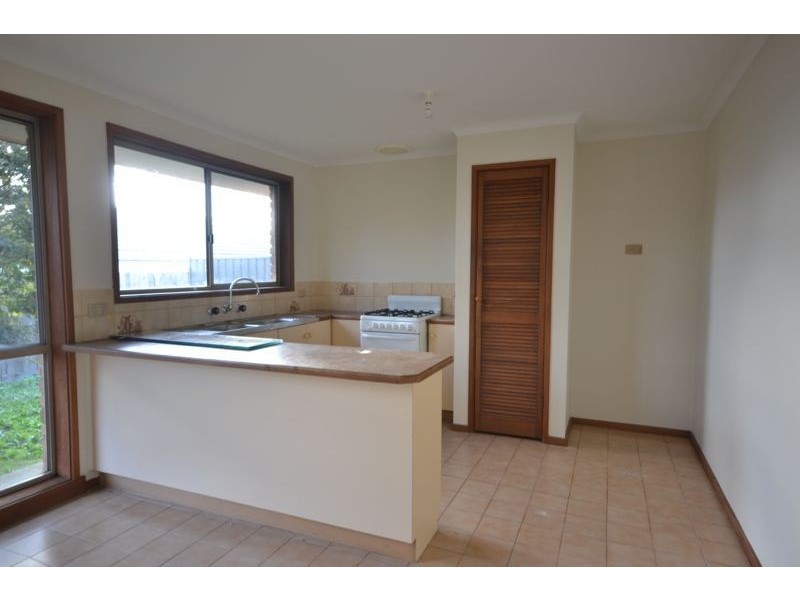 2/54 Elizabeth Street, Cranbourne North VIC 3977