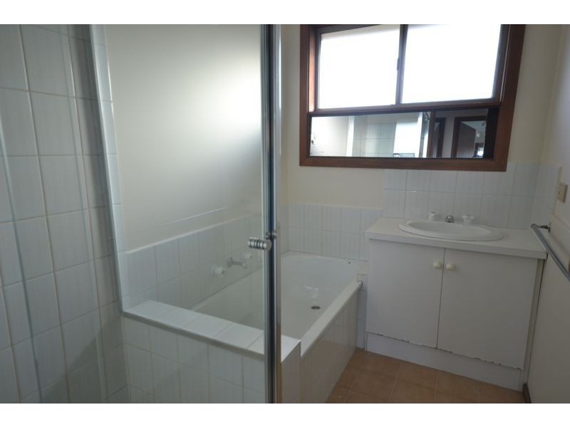 2/54 Elizabeth Street, Cranbourne North VIC 3977