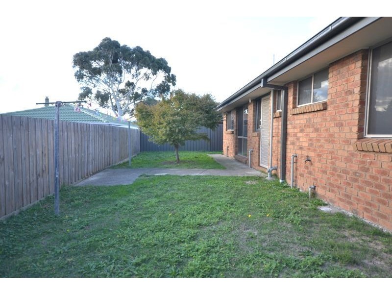 2/54 Elizabeth Street, Cranbourne North VIC 3977