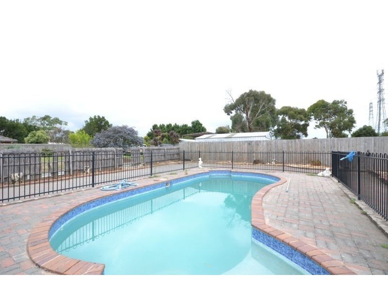 19 Elcan Avenue, Cranbourne West VIC 3977