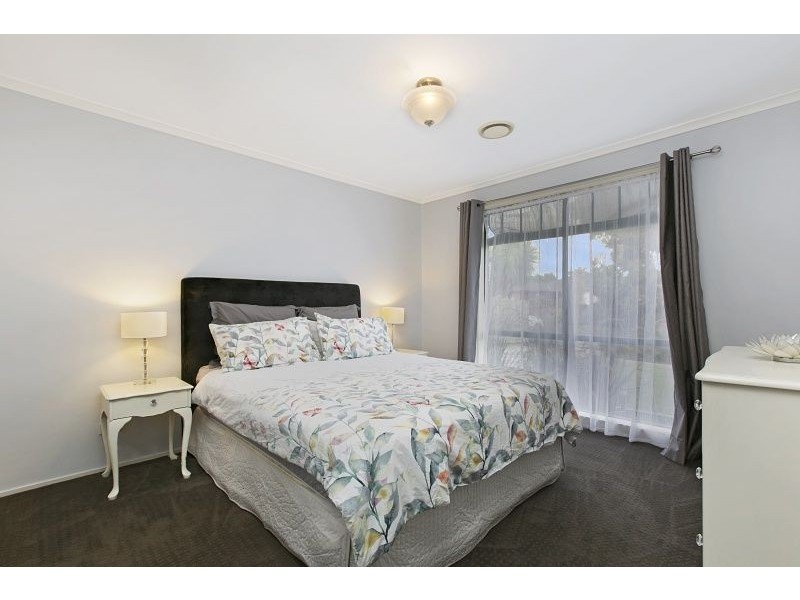 3 Reginald Court, Cranbourne West VIC 3977