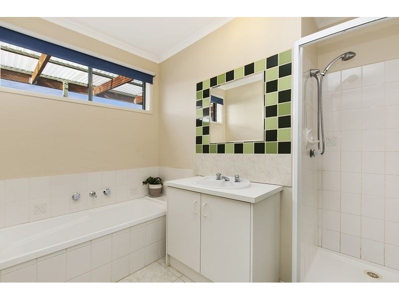 3 Reginald Court, Cranbourne West VIC 3977