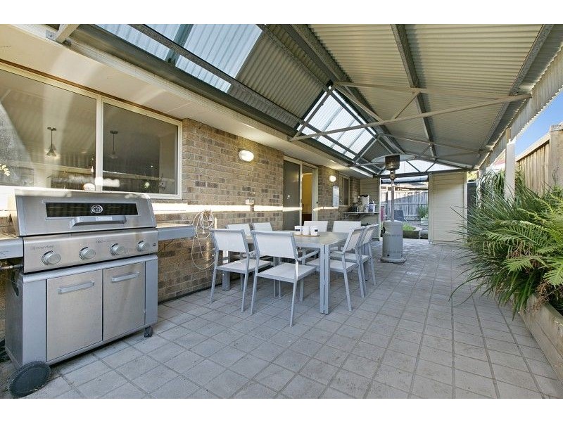 5 Clapton Court, Cranbourne East VIC 3977