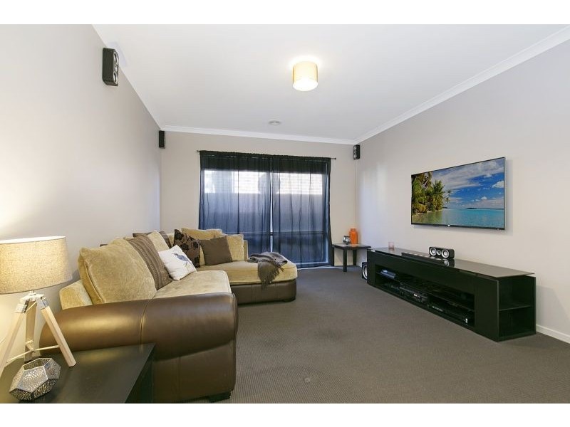 19 Buckskin Drive, Clyde North VIC 3978