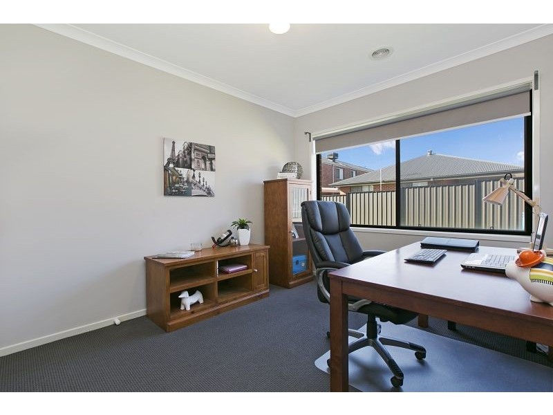 19 Buckskin Drive, Clyde North VIC 3978